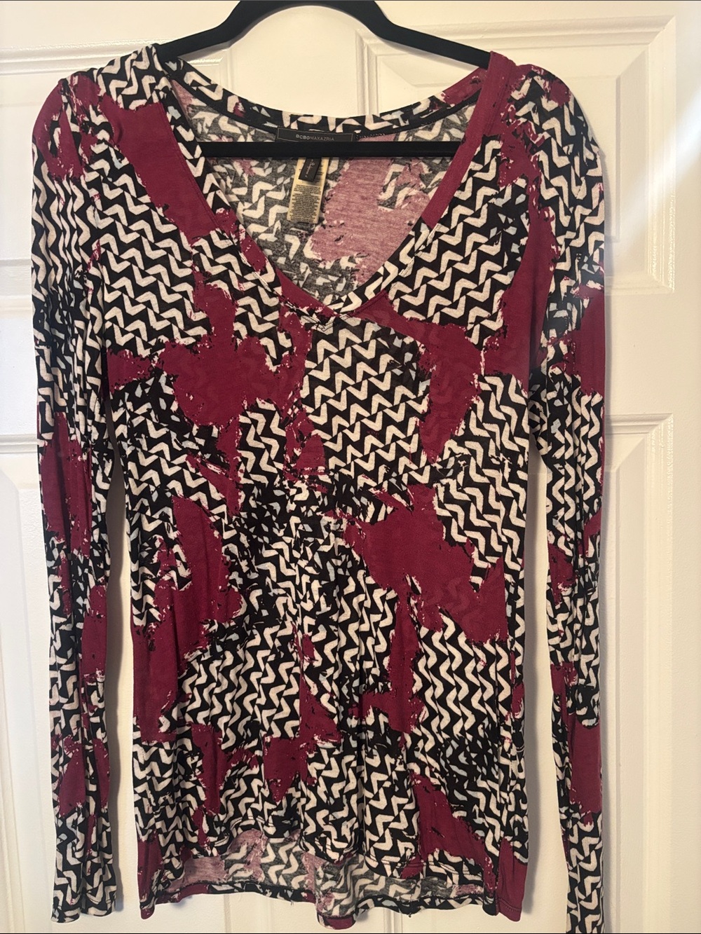 BCBGMaxAzria Burgundy Black and White Long-Sleeve V-Neck Top